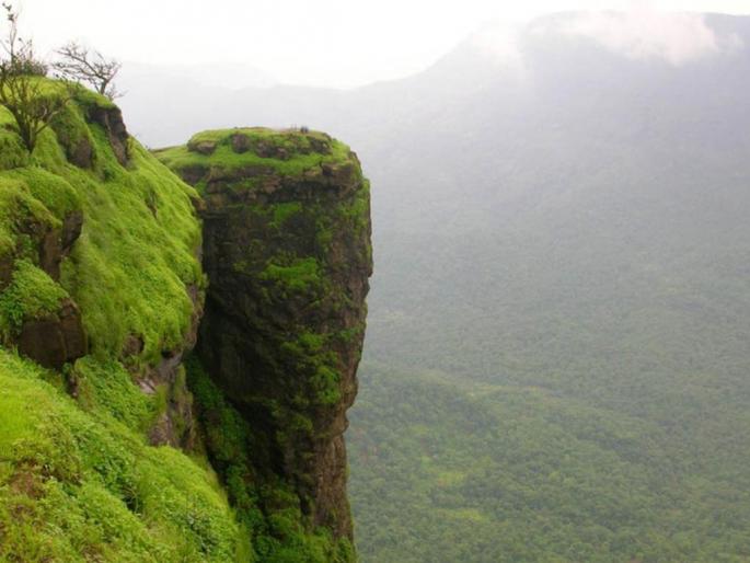 A crack fell on the mountain of Matheran? The villagers of Dhodani were scared due to the loud noise | माथेरानच्या डोंगरावर दरड कोसळली? मोठा आवाज झाल्याने धोदाणीचे ग्रामस्थ भयभीत A crack fell on the mountain of Matheran? The villagers of Dhodani were scared due to the loud noise | माथेरानच्या डोंगरावर दरड कोसळली? मोठा आवाज झाल्याने धोदाणीचे ग्रामस्थ भयभीत
