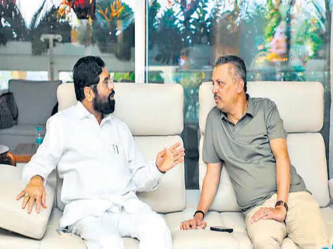 Why did Ravindra Phatak, Milind Narvekar meet Shinde in Surat? | रवींद्र फाटक, मिलिंद नार्वेकर सूरतमध्ये शिंदेंना का भेटले? Why did Ravindra Phatak, Milind Narvekar meet Shinde in Surat? | रवींद्र फाटक, मिलिंद नार्वेकर सूरतमध्ये शिंदेंना का भेटले?