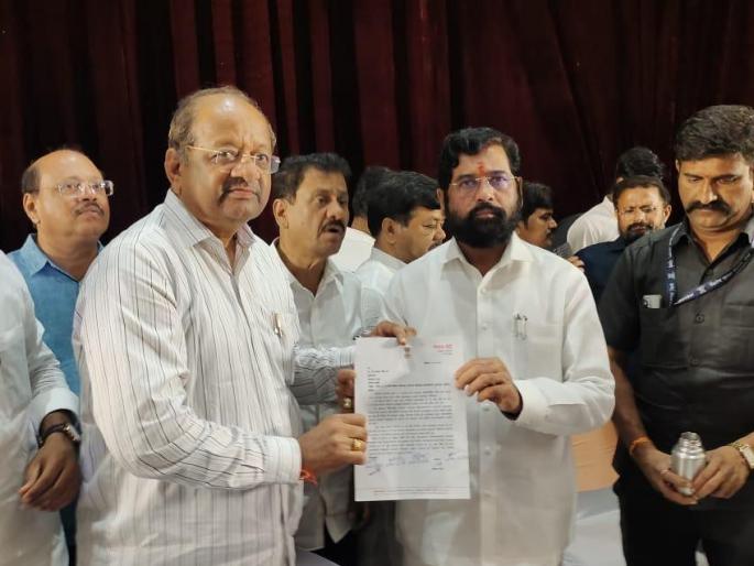 Put an oil painting of Veer Savarkar in Vidhan Bhavan, MP gopal Shetty's request to the Chief Minister | विधानभवनात वीर सावरकरांचे तैलचित्र लावा, खा. शेट्टींची मुख्यमंत्र्यांकडे मागणी Put an oil painting of Veer Savarkar in Vidhan Bhavan, MP gopal Shetty's request to the Chief Minister | विधानभवनात वीर सावरकरांचे तैलचित्र लावा, खा. शेट्टींची मुख्यमंत्र्यांकडे मागणी