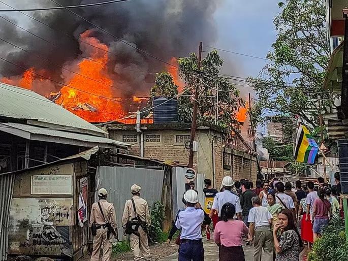 WhatsApp messages came after 144 days | मणिूपरमध्ये तब्बल १४४ दिवसांनंतर आले व्हॉट्सअप मेसेजेस