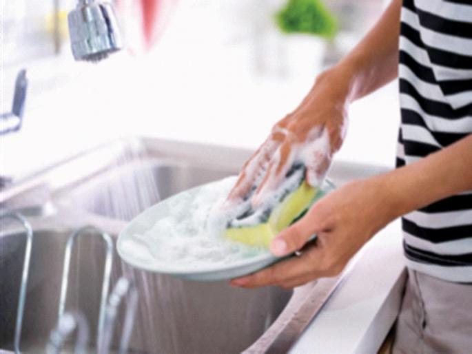 Food is outside, but the work of washing the plates is in the hands of the canteen staff | जेवण बाहेरचे, पण ताटे घासण्याचे काम BMC कँटीन कर्मचाऱ्यांच्या हाती Food is outside, but the work of washing the plates is in the hands of the canteen staff | जेवण बाहेरचे, पण ताटे घासण्याचे काम BMC कँटीन कर्मचाऱ्यांच्या हाती