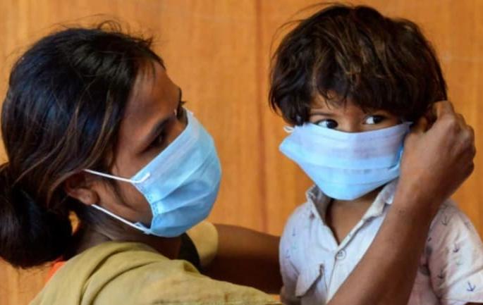 Use a mask even if you have been vaccinated, delha variant | ‘डेल्टा’ व्हेरिएंटचा धोका; लस घेतली तरी मास्क वापरा Use a mask even if you have been vaccinated, delha variant | ‘डेल्टा’ व्हेरिएंटचा धोका; लस घेतली तरी मास्क वापरा