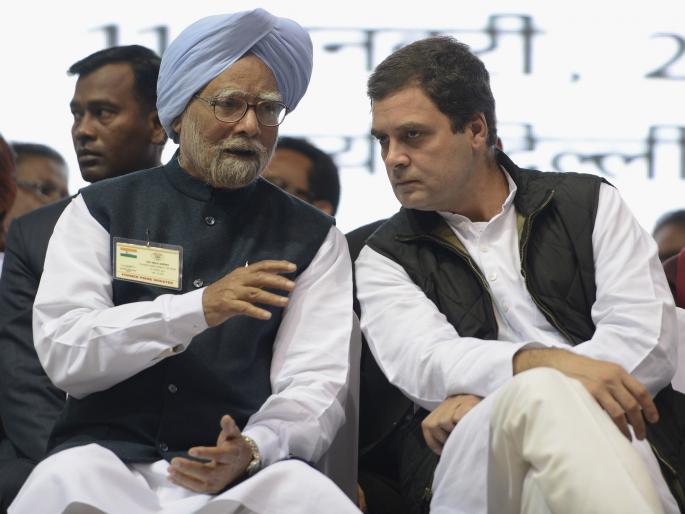 ... Yet Manmohan Singh never flashed banners, targeting Modi through poster campaign of vaccination | ... तरीही मनमोहन सिंगांनी कधी बॅनर झळकावले नाहीत, काँग्रेसचा मोदींवर निशाणा