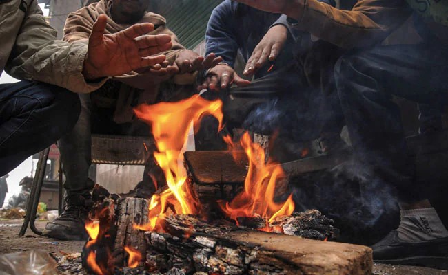 Winter : In Nashik, the coldest temperature in the state, mercury dropped to 7.3 degrees | Winter : आला थंडीचा महिना... राज्यात सर्वाधिक गारवा नाशकात, पारा ७.३ अंश Winter : In Nashik, the coldest temperature in the state, mercury dropped to 7.3 degrees | Winter : आला थंडीचा महिना... राज्यात सर्वाधिक गारवा नाशकात, पारा ७.३ अंश