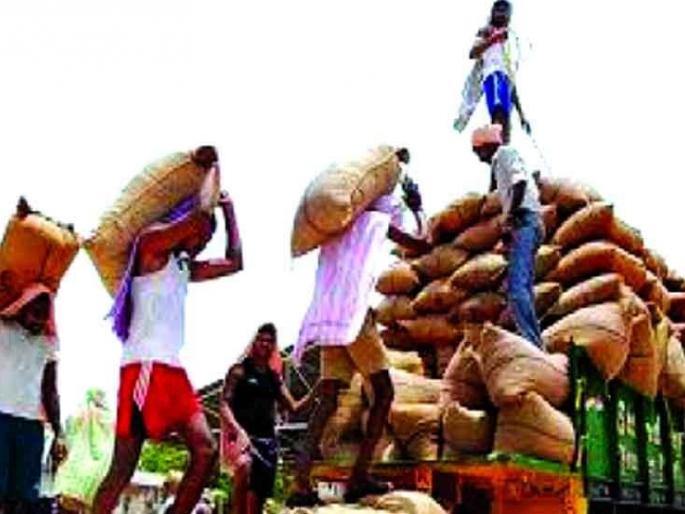 The biggest shock to the Mathadi workers was the cancellation of the reservation of the Maratha community | मराठा समाजाचे आरक्षण रद्द झाल्याचा सर्वांत मोठा धक्का माथाडी कामगारांना The biggest shock to the Mathadi workers was the cancellation of the reservation of the Maratha community | मराठा समाजाचे आरक्षण रद्द झाल्याचा सर्वांत मोठा धक्का माथाडी कामगारांना