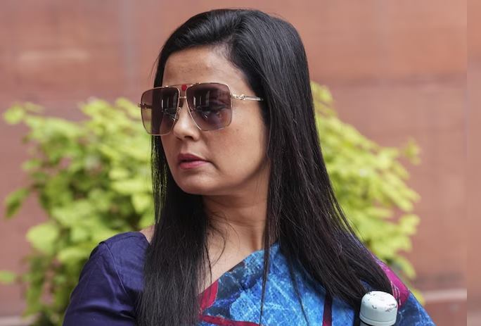 mahua Moitra's Parliament ID operates from 4 locations | खासदार मोइत्रांचा संसद आयडी ४ ठिकाणांहून ऑपरेट mahua Moitra's Parliament ID operates from 4 locations | खासदार मोइत्रांचा संसद आयडी ४ ठिकाणांहून ऑपरेट
