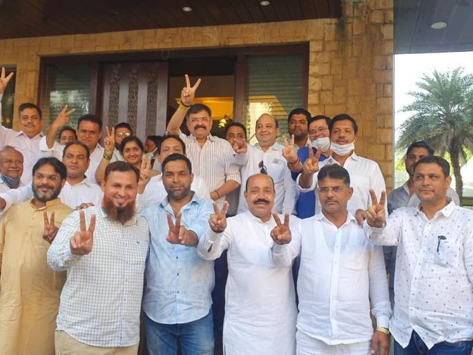 Consolation to 18 rebellious Congress corporators of bhiwandi who joined NCP by court | राष्ट्रवादीत सामील झालेल्या काँग्रेसच्या १८ बंडखोर नगरसेवकांना दिलासा Consolation to 18 rebellious Congress corporators of bhiwandi who joined NCP by court | राष्ट्रवादीत सामील झालेल्या काँग्रेसच्या १८ बंडखोर नगरसेवकांना दिलासा