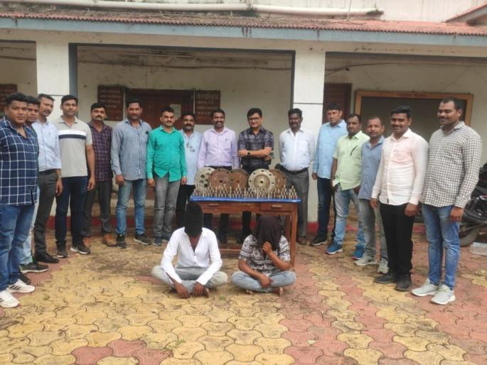 Two cases of theft revealed; Three thieves arrested by LCB | चोरीचे दोन गुन्हे उघड; एलसीबीकडून तीन चोरट्यांना अटक Two cases of theft revealed; Three thieves arrested by LCB | चोरीचे दोन गुन्हे उघड; एलसीबीकडून तीन चोरट्यांना अटक