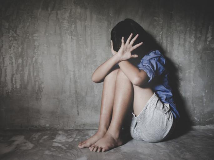 Shocking; Stepfather molested 15-year-old girl, accused arrested in amravati | धक्कादायक; सावत्र बापाचा १५ वर्षीय मुलीवर अतिप्रसंग, आरोपीला अटक Shocking; Stepfather molested 15-year-old girl, accused arrested in amravati | धक्कादायक; सावत्र बापाचा १५ वर्षीय मुलीवर अतिप्रसंग, आरोपीला अटक