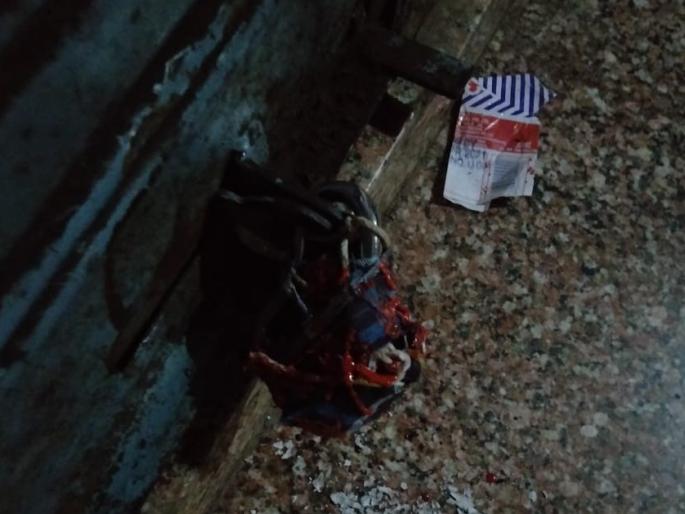 Municipal Corporation's dhadak action, sari center shop in Ulhasnagar sealed | महापालिकेची धडक कारवाई, उल्हासनगरातील साडी सेंटर दुकान सील Municipal Corporation's dhadak action, sari center shop in Ulhasnagar sealed | महापालिकेची धडक कारवाई, उल्हासनगरातील साडी सेंटर दुकान सील