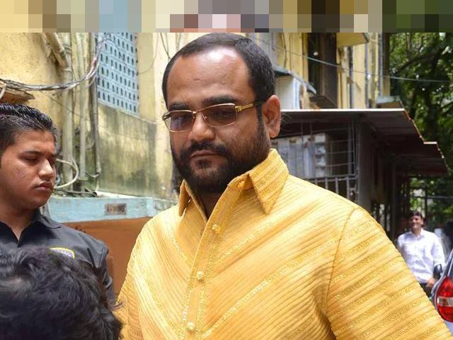 Goldman, who wears a shirt worth half a crore, arrested, charged with a scam of 22 crores | सव्वा कोटीचा शर्ट घालणारा गोल्डमॅन अटकेत, २२ कोटींच्या घोटाळ्याचा आरोप Goldman, who wears a shirt worth half a crore, arrested, charged with a scam of 22 crores | सव्वा कोटीचा शर्ट घालणारा गोल्डमॅन अटकेत, २२ कोटींच्या घोटाळ्याचा आरोप