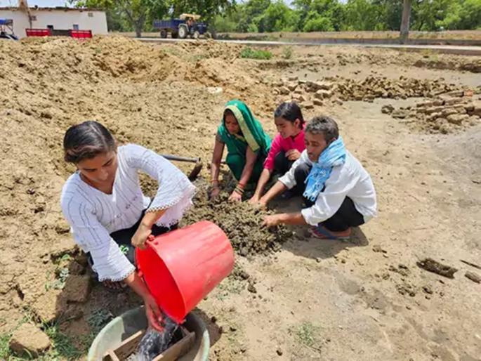 The same hands that made the brick qualified NEET by yamuna durg district | आता डॉक्टर... ज्या हातांनी बनवली वीट, त्याच लेकीनं क्वालिफाय केली NEET The same hands that made the brick qualified NEET by yamuna durg district | आता डॉक्टर... ज्या हातांनी बनवली वीट, त्याच लेकीनं क्वालिफाय केली NEET