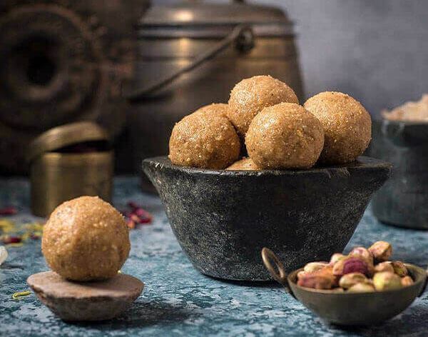 Why gum and fenugreek ladles are eaten only in winter? | डिंक आणि मेथीचे लाडू हिवाळ्यातच का खातात? Why gum and fenugreek ladles are eaten only in winter? | डिंक आणि मेथीचे लाडू हिवाळ्यातच का खातात?