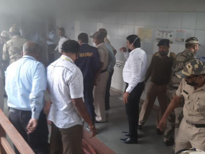 Appointment of inquiry committee to control fire in Nashik munciple corporation | महापालिकेला लागलेली आग आटोक्यात, चौकशी समितीचीही नियुक्ती Appointment of inquiry committee to control fire in Nashik munciple corporation | महापालिकेला लागलेली आग आटोक्यात, चौकशी समितीचीही नियुक्ती