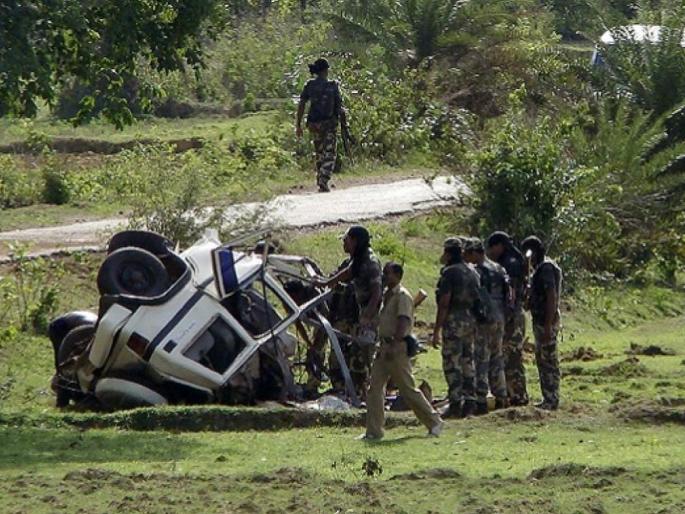 C-60 Squad reversed Naxals' innings on them, eliminating 26 Naxals | सी-60 पथकाने नक्षल्यांचा डाव त्यांच्यावरच उलटवला, २६ नक्षलवाद्यांचा खात्मा C-60 Squad reversed Naxals' innings on them, eliminating 26 Naxals | सी-60 पथकाने नक्षल्यांचा डाव त्यांच्यावरच उलटवला, २६ नक्षलवाद्यांचा खात्मा