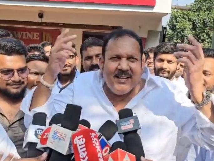 ... since then started the style of flying the collar; Story told by Udayanraje bhosale | ... तेव्हापासून कॉलर उडवायची स्टाईल; उदयनराजेंनी सांगितला 'यात्रेतील किस्सा' ... since then started the style of flying the collar; Story told by Udayanraje bhosale | ... तेव्हापासून कॉलर उडवायची स्टाईल; उदयनराजेंनी सांगितला 'यात्रेतील किस्सा'