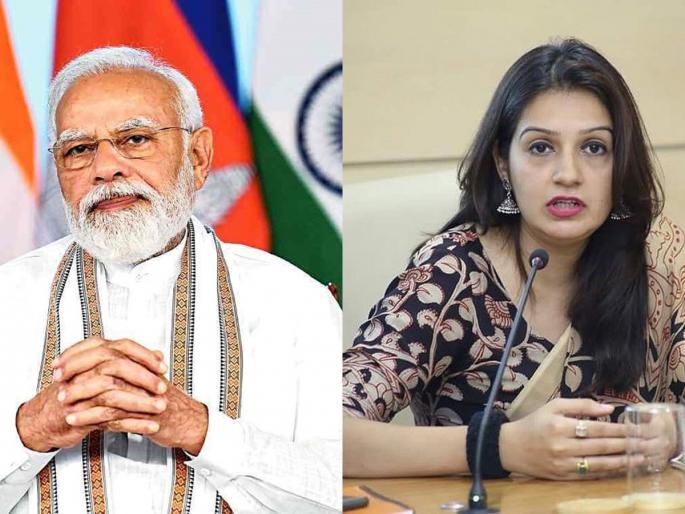 "The government bows down, after petrol prize reduce shiv sena MP Priyanka chaturvedi target on modi | "झुकती है, सरकार झुकानेवाला चाहिए", पेट्रोल दरकपातीनंतर शिवसेनेचा टोला "The government bows down, after petrol prize reduce shiv sena MP Priyanka chaturvedi target on modi | "झुकती है, सरकार झुकानेवाला चाहिए", पेट्रोल दरकपातीनंतर शिवसेनेचा टोला