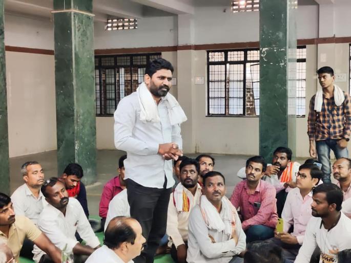 Prashant Dikkar of Swabhimani Farmers' Association was arrested by the police at night | स्वाभिमानी शेतकरी संघटनेचे प्रशांत डिक्कर यांच्यावर हल्ला, रात्रीच पोलिसांत ठिय्या Prashant Dikkar of Swabhimani Farmers' Association was arrested by the police at night | स्वाभिमानी शेतकरी संघटनेचे प्रशांत डिक्कर यांच्यावर हल्ला, रात्रीच पोलिसांत ठिय्या