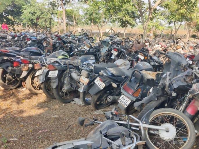 The police station will be glittering; Search for owners of scrap vehicles | पोलिस ठाणे होणार चकाचक; ६७ भंगार वाहनांच्या मालकांचा शोध