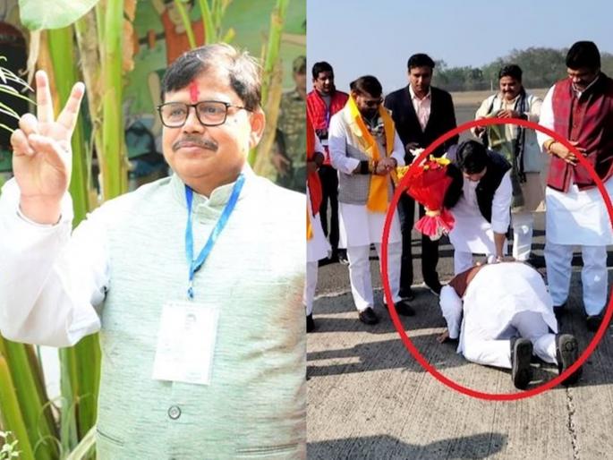 As soon as he was nominated as a minister, the MLA bowed his head at the feet of Jyotiraditya Shinde | मंत्रीपदी वर्णी लागताच आमदाराने ज्योतिरादित्य शिंदेंच्या पायावर टेकला माथा
