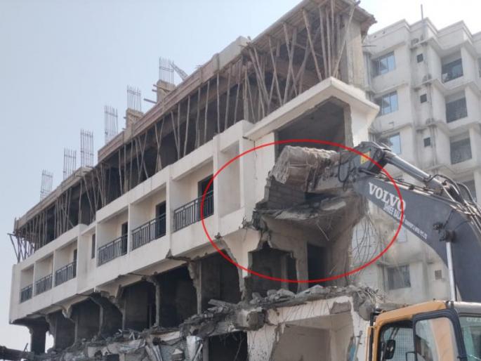 Action by Thane Municipal Corporation on encroachments and unauthorized constructions | ठाणे महापालिकेची अतिक्रमणे अन् अनधिकृत बांधकामांवर कारवाई Action by Thane Municipal Corporation on encroachments and unauthorized constructions | ठाणे महापालिकेची अतिक्रमणे अन् अनधिकृत बांधकामांवर कारवाई