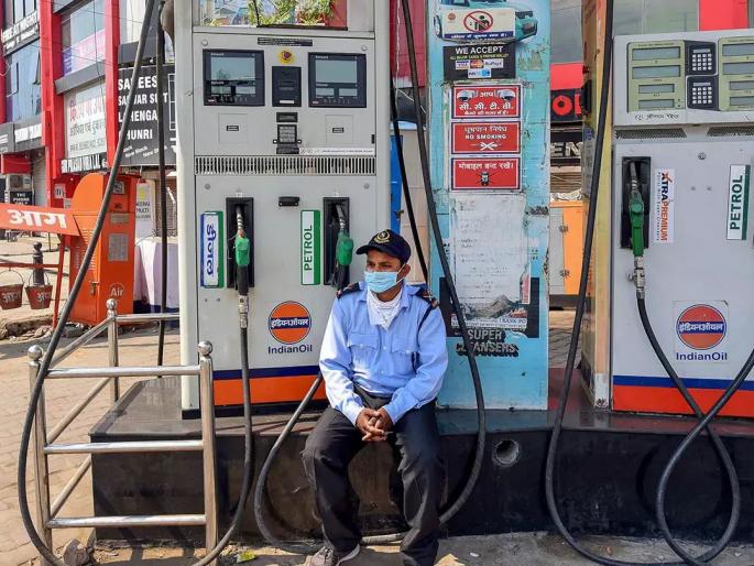 In Pune, petrol is priced at Rs 95 and diesel at Rs 85, an increase of Rs 9 in 3 months | अहो ऐकलं का? पुण्यात पेट्रोल ९५ रुपये लिटर झालंय..., इंधन दरवाढीनं पुणेकरही त्रस्त In Pune, petrol is priced at Rs 95 and diesel at Rs 85, an increase of Rs 9 in 3 months | अहो ऐकलं का? पुण्यात पेट्रोल ९५ रुपये लिटर झालंय..., इंधन दरवाढीनं पुणेकरही त्रस्त