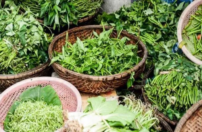 How do you take care when eating leafy greens and vegetable | पावसाळ्यात पालेभाज्या खाताना तुम्ही कशाप्रकारे काळजी घ्याल? How do you take care when eating leafy greens and vegetable | पावसाळ्यात पालेभाज्या खाताना तुम्ही कशाप्रकारे काळजी घ्याल?