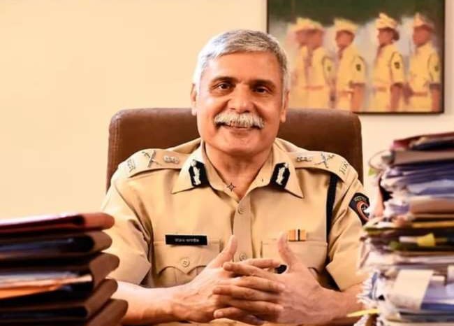 Night duty to senior officers including Joint Commissioners | सहआयुक्तांसह वरिष्ठ अधिकाऱ्यांना नाईट ड्युटी, पांडेंचे आदेश Night duty to senior officers including Joint Commissioners | सहआयुक्तांसह वरिष्ठ अधिकाऱ्यांना नाईट ड्युटी, पांडेंचे आदेश