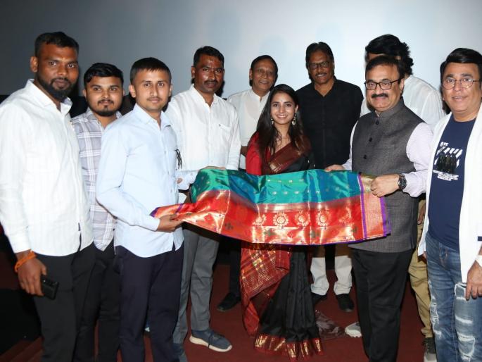 Spontaneous response of Nashikkars to 'Goshta Eka Paithnichi' show organized by 'Ram Bandhu' | 'राम बंधू' आयोजित 'गोष्ट एका पैठणीची'च्या शोला नाशिककरांचा उत्स्फूर्त प्रतिसाद Spontaneous response of Nashikkars to 'Goshta Eka Paithnichi' show organized by 'Ram Bandhu' | 'राम बंधू' आयोजित 'गोष्ट एका पैठणीची'च्या शोला नाशिककरांचा उत्स्फूर्त प्रतिसाद