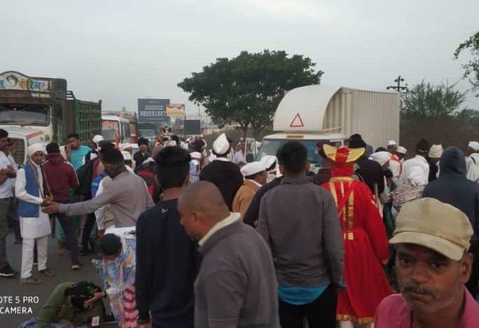 Two killed, 20 injured in road mishap of varkari dindi in alandi | वारकऱ्यांच्या दिंडीला भीषण अपघात, दोघांचा मृत्यू, 20 जखमी