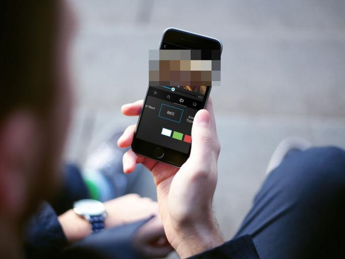 Husband's insistence wife on watching sexual videos on mobile, FIR Lodged in karmala solapur | मोबाइलवर व्हिडिओ पाहून तसे संबंध ठेवण्यासाठी पतीचा हट्ट, गुन्हा दाखल Husband's insistence wife on watching sexual videos on mobile, FIR Lodged in karmala solapur | मोबाइलवर व्हिडिओ पाहून तसे संबंध ठेवण्यासाठी पतीचा हट्ट, गुन्हा दाखल