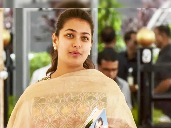 Not 4 but 12 factories were burnt in Solapur; MLA Praniti Shinde aggressive in the session | सोलापुरात ४ नव्हे १२ कारखाने पेटले होते; अधिवेशनात आमदार प्रणिती शिंदे आक्रमक Not 4 but 12 factories were burnt in Solapur; MLA Praniti Shinde aggressive in the session | सोलापुरात ४ नव्हे १२ कारखाने पेटले होते; अधिवेशनात आमदार प्रणिती शिंदे आक्रमक