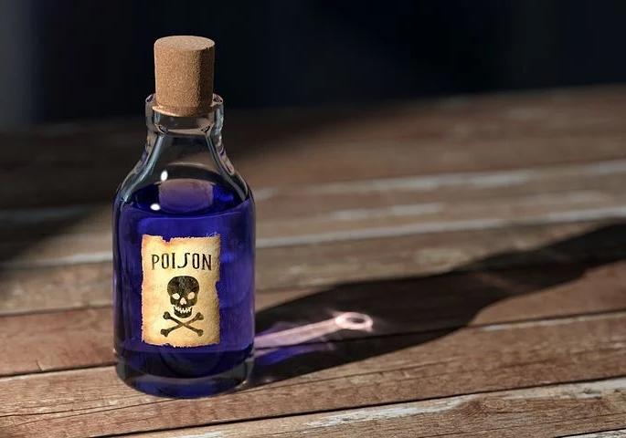 In a shocking case in Buldhana, the child poisoned the mother for agriculture | बुलढाण्यातील धक्कादायक प्रकार, शेतीसाठी मुलानेच पाजले आईला विष In a shocking case in Buldhana, the child poisoned the mother for agriculture | बुलढाण्यातील धक्कादायक प्रकार, शेतीसाठी मुलानेच पाजले आईला विष