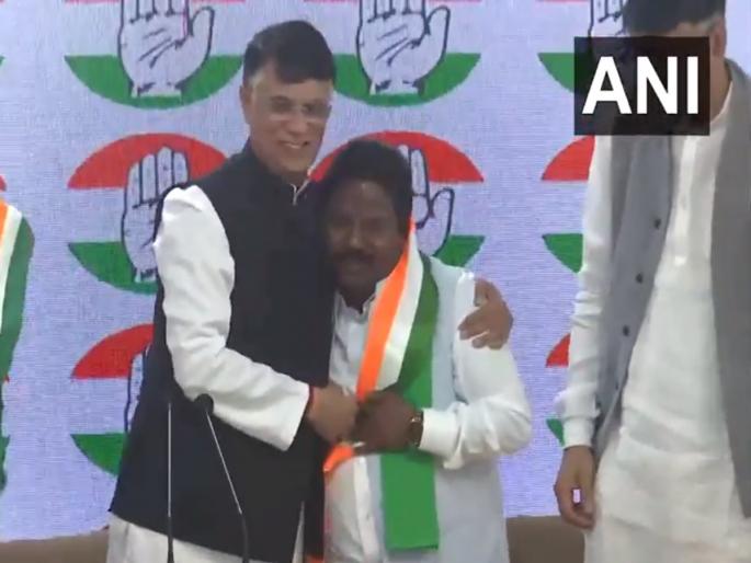 Give BJP a shock; MLA leaves support; MLA Prakash bhai patel join Congress's | भाजपाला दे धक्का; आमदार प्रकाश भाई पटेलांनी सोडली साथ; काँग्रेसचा गमछा गळ्यात Give BJP a shock; MLA leaves support; MLA Prakash bhai patel join Congress's | भाजपाला दे धक्का; आमदार प्रकाश भाई पटेलांनी सोडली साथ; काँग्रेसचा गमछा गळ्यात