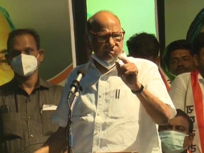 Sharad Pawar : The struggle against the fugitive leaders started from Solapur, Pawar said | Sharad Pawar : पळपुट्या नेत्यांविरुद्ध संघर्षाची सुरुवात सोलापुरातूनच, पवारांनी सांगितलं राजकारण