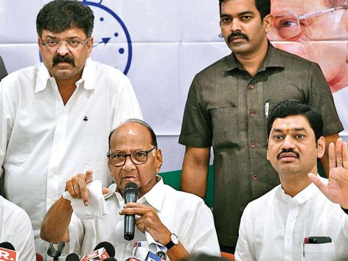 Dhananjay Munde got Abhay, Sharad Pawar followed suit | धनंजय मुंडे यांना मिळाले अभय, शरद पवार यांनी केली पाठराखण Dhananjay Munde got Abhay, Sharad Pawar followed suit | धनंजय मुंडे यांना मिळाले अभय, शरद पवार यांनी केली पाठराखण