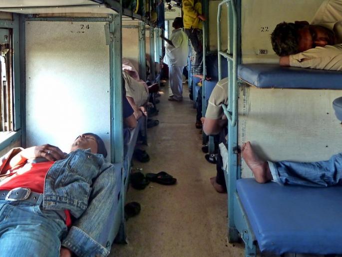 If you ruin your sleep by talking on the train, beware!, new rule of railway IRCTC | रेल्वेत बडबड करून झोप खराब कराल, तर खबरदार! If you ruin your sleep by talking on the train, beware!, new rule of railway IRCTC | रेल्वेत बडबड करून झोप खराब कराल, तर खबरदार!