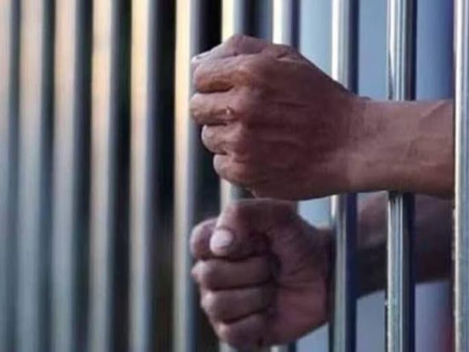 Accused jumped from the wall and escaped in mumbai | भिंतीवरून उडी घेत आरोपी झाला पसार; गुन्हा दाखल Accused jumped from the wall and escaped in mumbai | भिंतीवरून उडी घेत आरोपी झाला पसार; गुन्हा दाखल