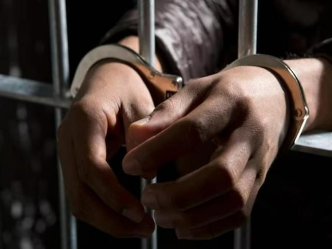 A thief was caught stealing a bag from a shop in Ulhasnagar | उल्हासनगरात दुकानातून बॅग पळविणाऱ्या चोराला पकडले A thief was caught stealing a bag from a shop in Ulhasnagar | उल्हासनगरात दुकानातून बॅग पळविणाऱ्या चोराला पकडले