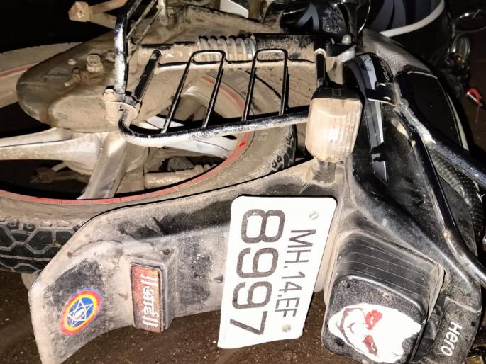 Youth killed on the spot in an accident in Dingore | एकाच मार्गावर दोन अपघात; डिंगोरे येथील अपघातात तरुण जागीच ठार Youth killed on the spot in an accident in Dingore | एकाच मार्गावर दोन अपघात; डिंगोरे येथील अपघातात तरुण जागीच ठार