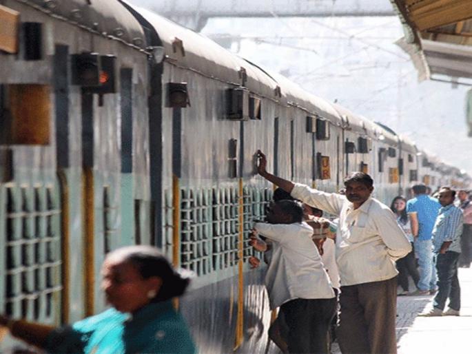 All India Guards Association aggressive in case of beating of railway guard in jalgaon | रेल्वे गार्ड मारहाणप्रकरणी ऑल इंडिया गार्ड असोसिएशन आक्रमक All India Guards Association aggressive in case of beating of railway guard in jalgaon | रेल्वे गार्ड मारहाणप्रकरणी ऑल इंडिया गार्ड असोसिएशन आक्रमक