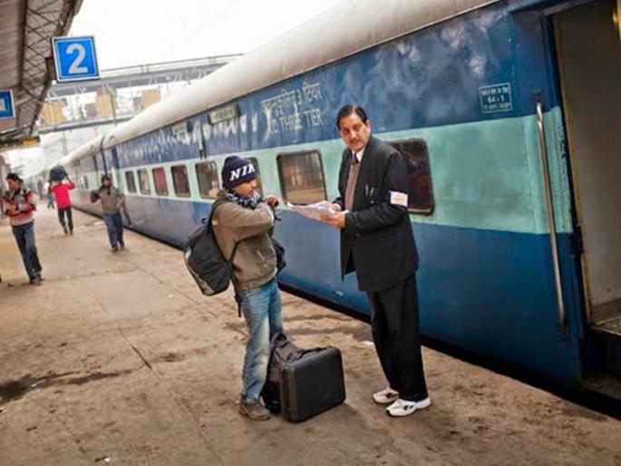 5.5 crore benefit for free travel railways; Railway's Dhad campaign | फुकट्यांच्या प्रवासाने साडे पाच कोटींचा फायदा; रेल्वेची धडक मोहिम 5.5 crore benefit for free travel railways; Railway's Dhad campaign | फुकट्यांच्या प्रवासाने साडे पाच कोटींचा फायदा; रेल्वेची धडक मोहिम