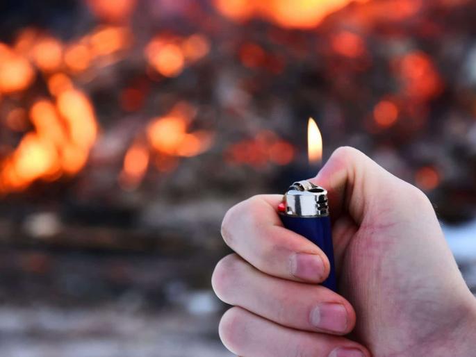 Anger at wife; Burned himself along with mother-in-law | पत्नीवर राग; सासू-मेहुण्यासह स्वत:लाही जाळून संपवले Anger at wife; Burned himself along with mother-in-law | पत्नीवर राग; सासू-मेहुण्यासह स्वत:लाही जाळून संपवले