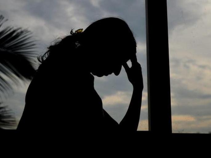 Father commits suicide by killing his daughter in mumbai | धक्कादायक घटना; मुलीची हत्या करून वडिलांची आत्महत्या Father commits suicide by killing his daughter in mumbai | धक्कादायक घटना; मुलीची हत्या करून वडिलांची आत्महत्या