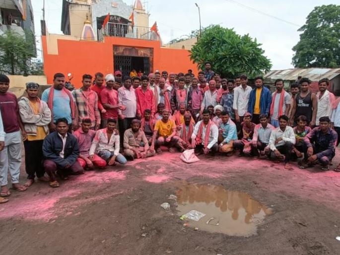 Apply Hamal Mapadi Act in Sakri Bazar Committee, High Court Verdict | साक्री बाजार समितीत हमाल मापाडी कायदा लागू करा, हायकोर्ट निकालानंतर जल्लोष