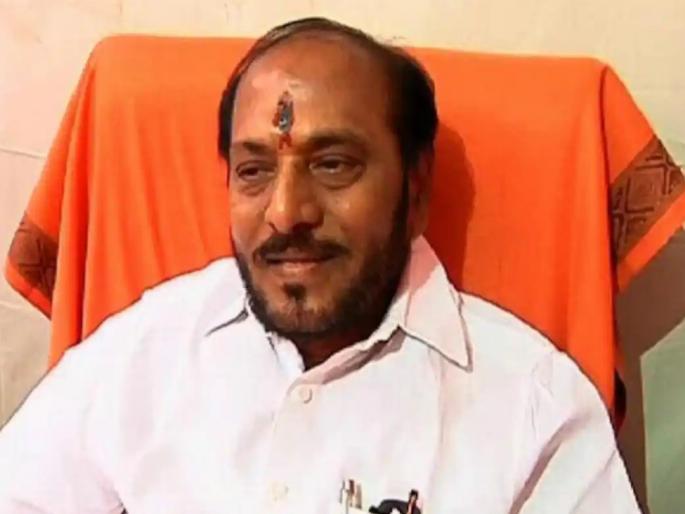 Shivsena : Discussion on the issue of Shiv Sena, with the banner of Ramdas Kadam flashing in thane | Shivsena : शिवसेनेतील वाद चव्हाट्यावर, रामदास कदम यांचे वादग्रस्त बॅनर झळकले Shivsena : Discussion on the issue of Shiv Sena, with the banner of Ramdas Kadam flashing in thane | Shivsena : शिवसेनेतील वाद चव्हाट्यावर, रामदास कदम यांचे वादग्रस्त बॅनर झळकले