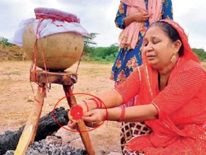 Raksha bandhan : The country was shaken when they saw the photo of Rakhi, the sister of the BSF jawan | Raksha bandhan : BSF जवानाच्या अस्थीकलशालाच बांधली राखी, बहिणीचा फोटो पाहून देश हळहळला Raksha bandhan : The country was shaken when they saw the photo of Rakhi, the sister of the BSF jawan | Raksha bandhan : BSF जवानाच्या अस्थीकलशालाच बांधली राखी, बहिणीचा फोटो पाहून देश हळहळला