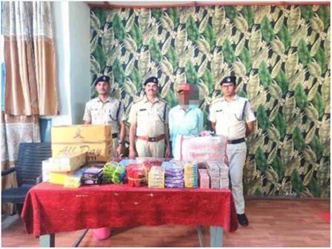 22.43 lakh fine on unauthorized hawkers and third parties in railway trains | रेल्वे गाड्यांतील अनाधिकृत फेरीवाले आणि तृतीयपंथींना २२.४३ लाखाचा दंड 22.43 lakh fine on unauthorized hawkers and third parties in railway trains | रेल्वे गाड्यांतील अनाधिकृत फेरीवाले आणि तृतीयपंथींना २२.४३ लाखाचा दंड