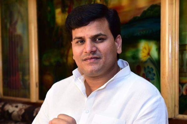 My Maharashtra - My responsibility is to have a Chief Minister, MLA ravi rana | 'माझा महाराष्ट्र- माझी जबाबदारी' असं म्हणून मुख्यमंत्री पुढे हवेत, पण... My Maharashtra - My responsibility is to have a Chief Minister, MLA ravi rana | 'माझा महाराष्ट्र- माझी जबाबदारी' असं म्हणून मुख्यमंत्री पुढे हवेत, पण...