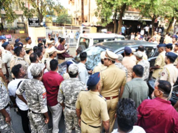 Gangster Jagdish Gaikwad hit the police car | गुंड जगदीश गायकवाडने पोलिसांच्या अंगावर घातली गाडी Gangster Jagdish Gaikwad hit the police car | गुंड जगदीश गायकवाडने पोलिसांच्या अंगावर घातली गाडी